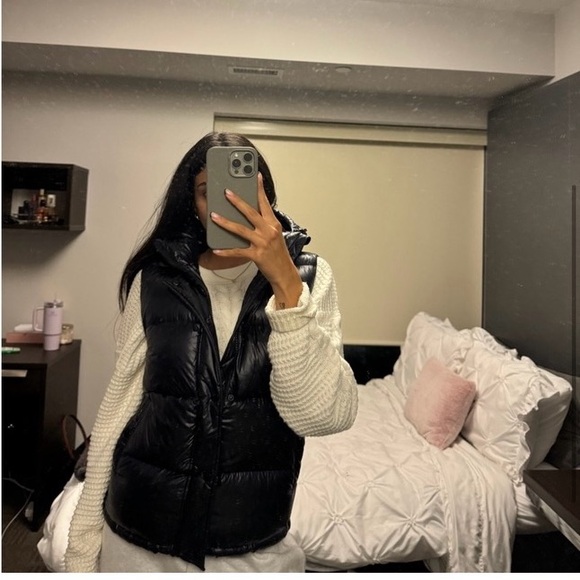 ARITZIA SUPER PUFF VEST - Picture 4 of 5